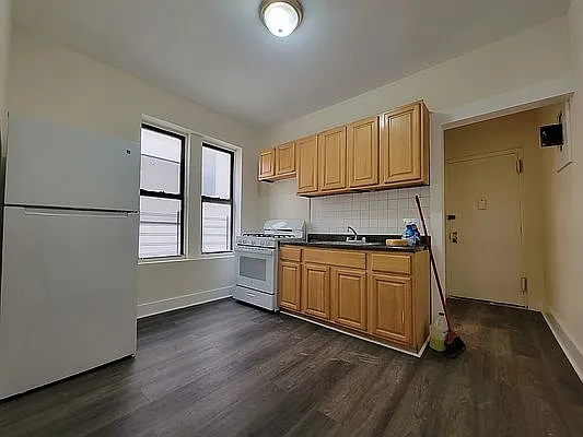 1042 45th St Brooklyn, NY - Image 1