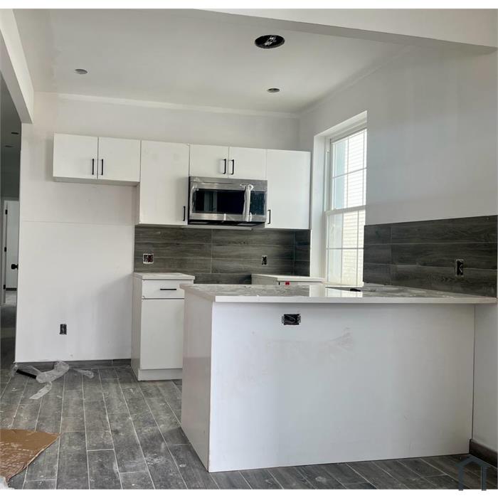 105 Beach 31 Street - Image 1