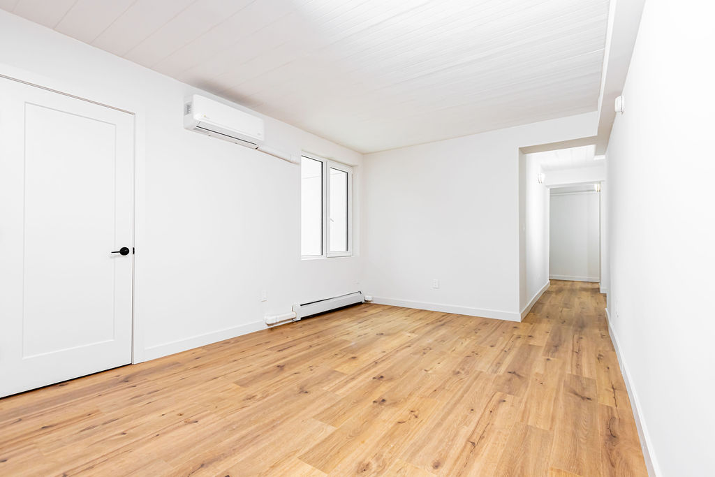 16 Wade Square - Image 1