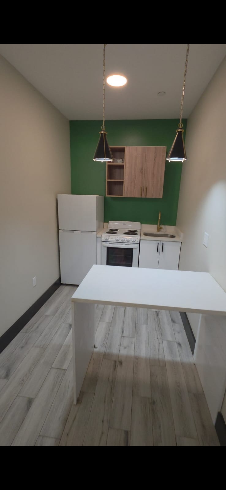 947 Sheridan Ave - Image 1