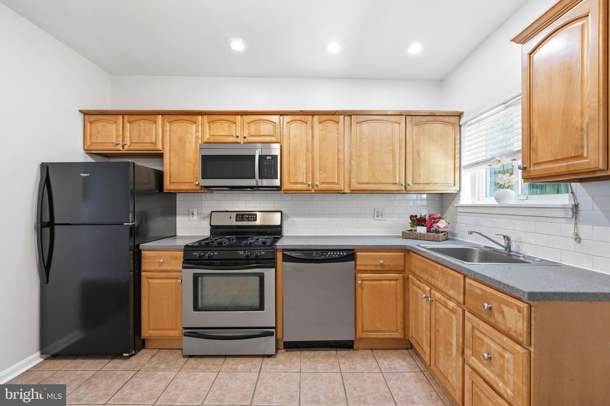 928 N Bambrey St Philadelphia, PA 19130 - Image 1