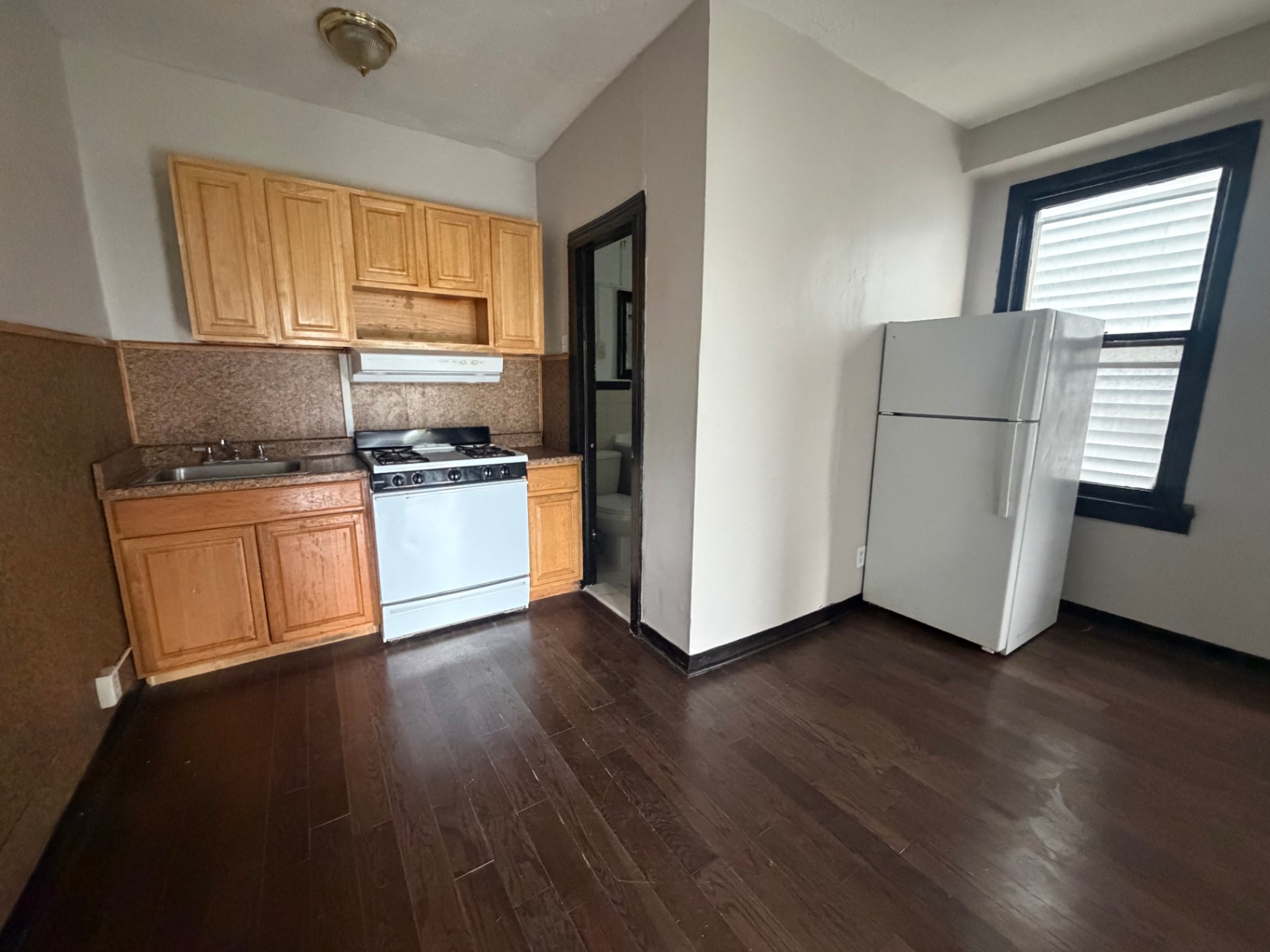 241 Duncan Ave - Image 1