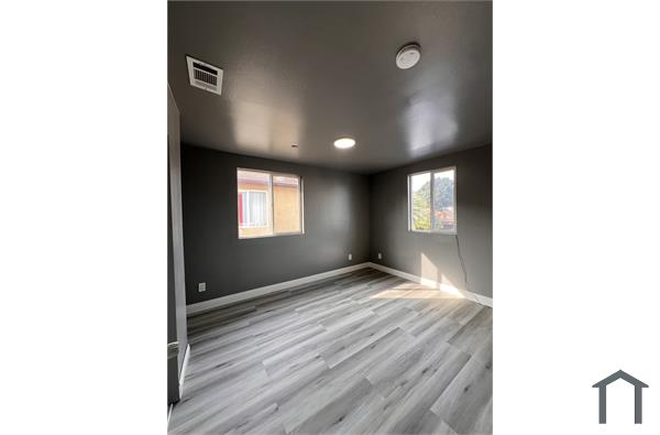466 E 43Rd Pl