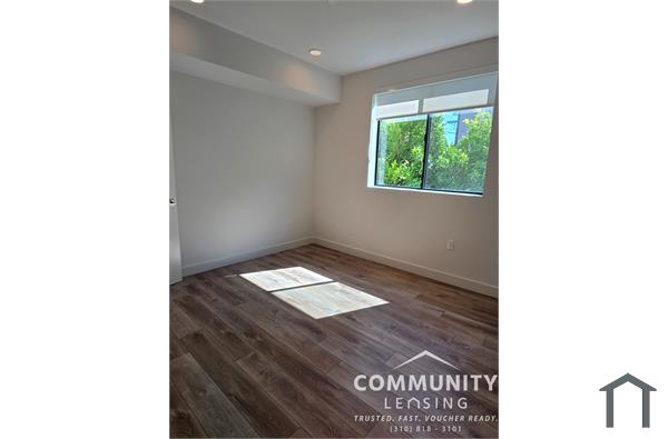 740 S Ridgeley Dr