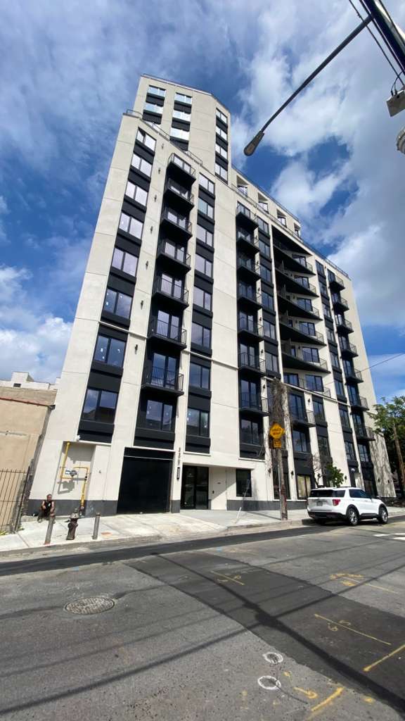 1405 Vyse ave - Image 1