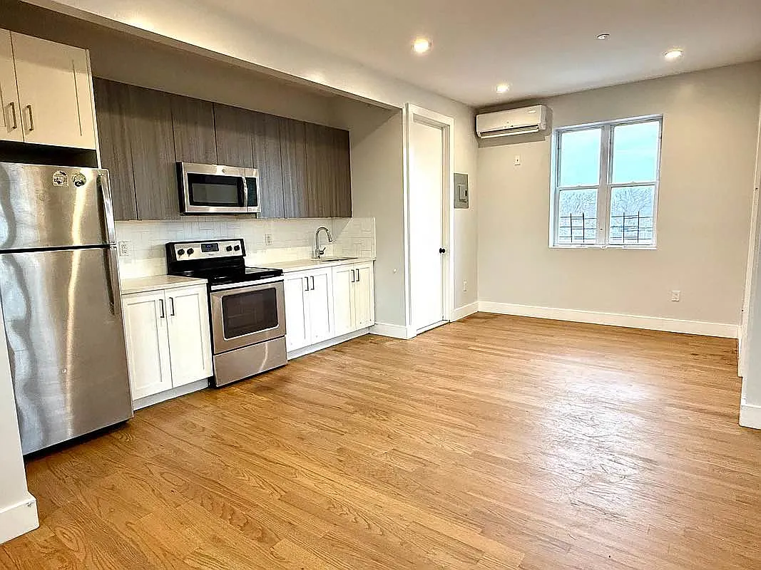 255 Grafton St - Image 1