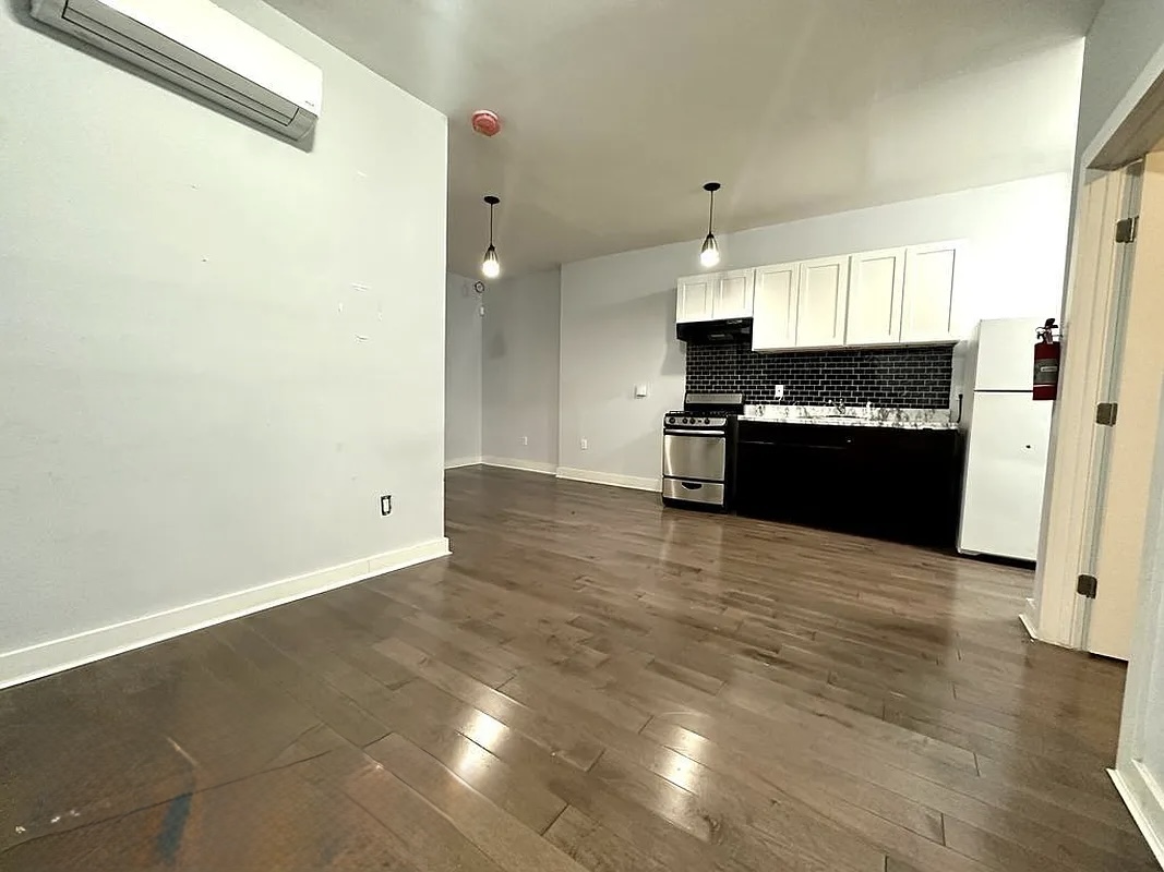 689 Pennsylvania Ave - Image 1